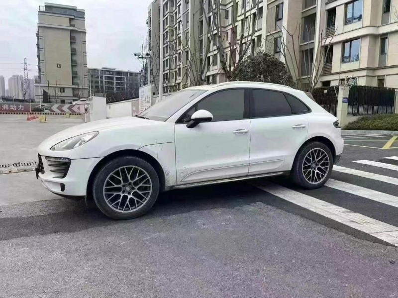 17年重庆市保时捷Macan