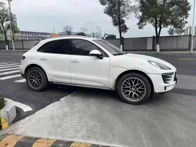 17年重庆市保时捷Macan