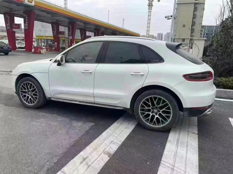 17年重庆市保时捷Macan