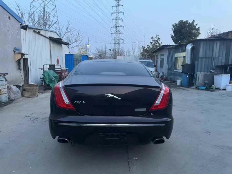 12年东营捷豹XJL