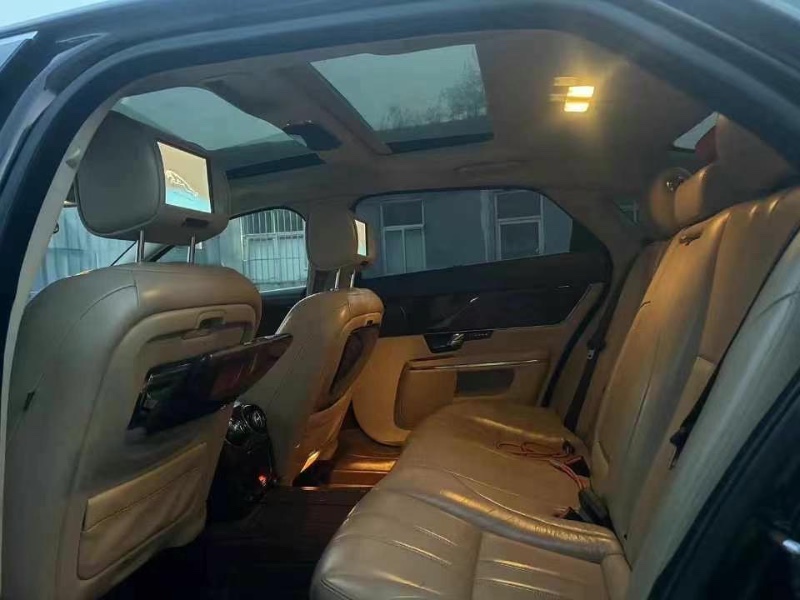12年东营捷豹XJL