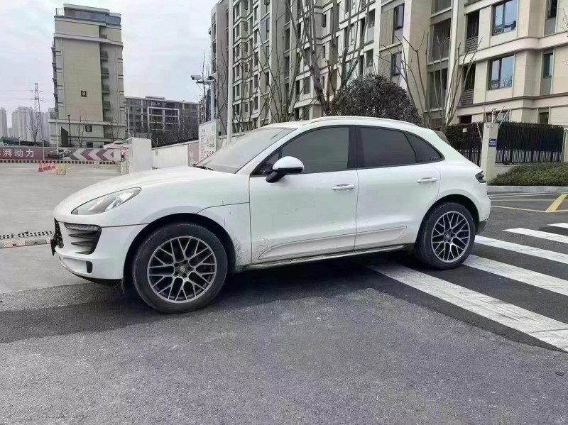 17年重庆市保时捷Macan