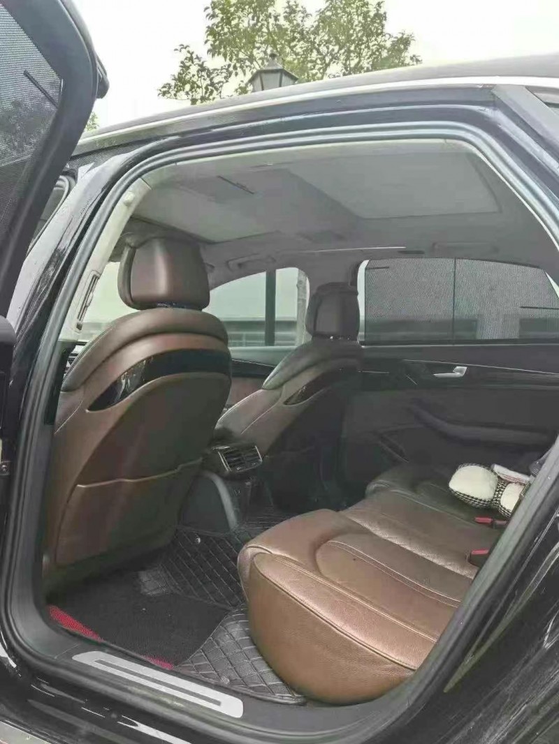12年宜昌奥迪A8L