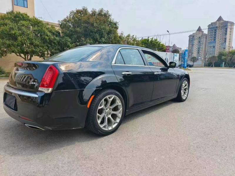 18年常德克莱斯勒300C
