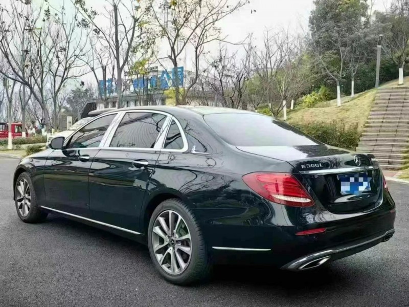 18年重庆市奔驰E