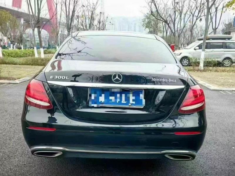 18年重庆市奔驰E