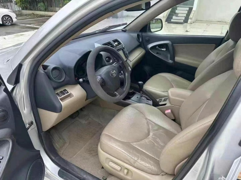 13年珠海丰田RAV4