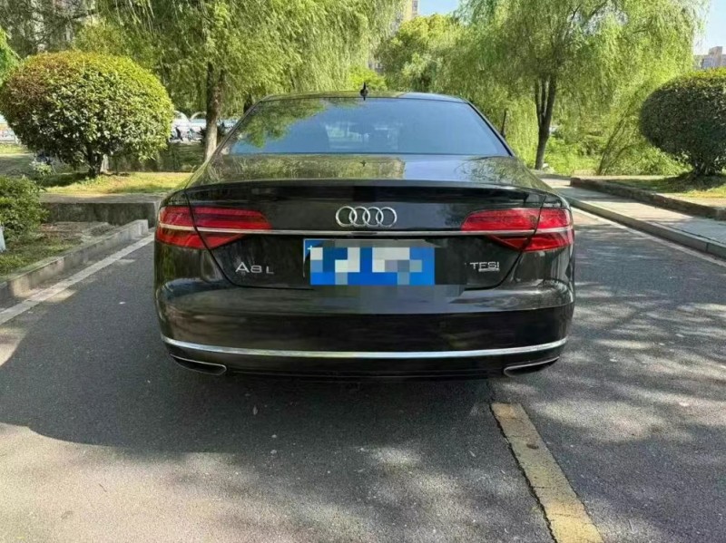 16年吉安奥迪A8L