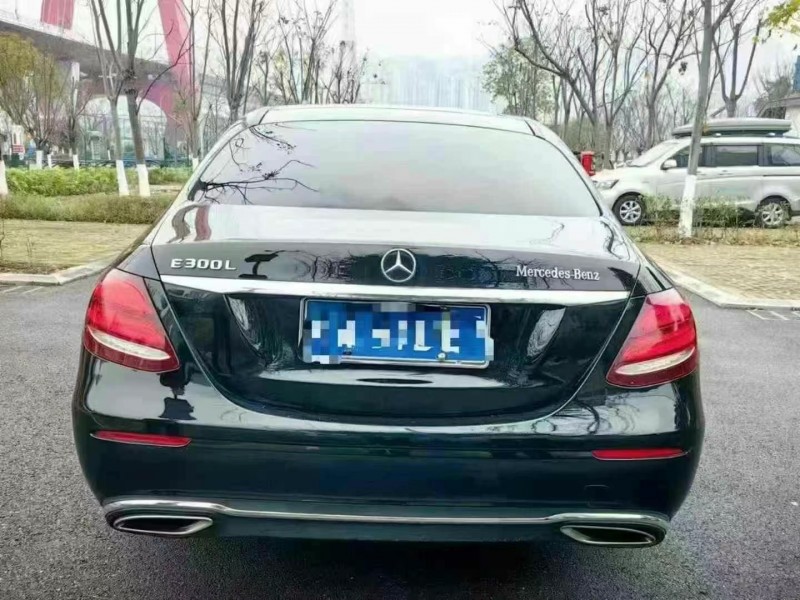 18年重庆市奔驰E
