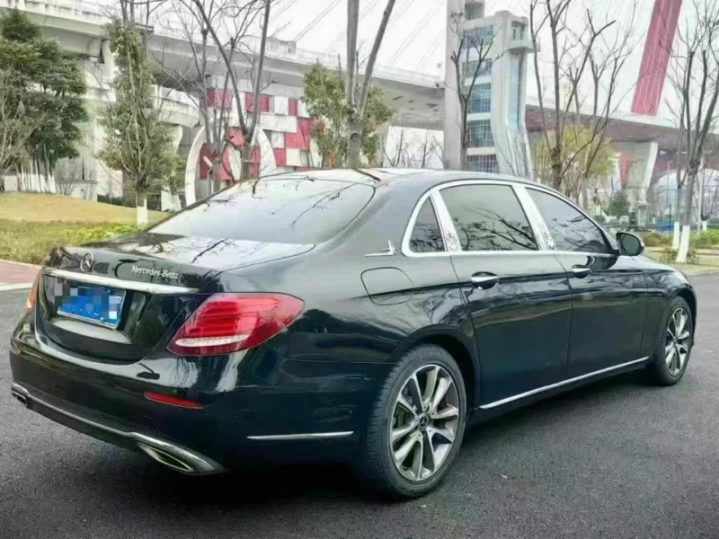 18年重庆市奔驰E