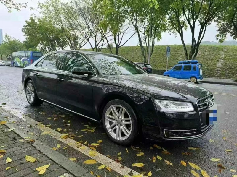 17年重庆市奥迪A8L