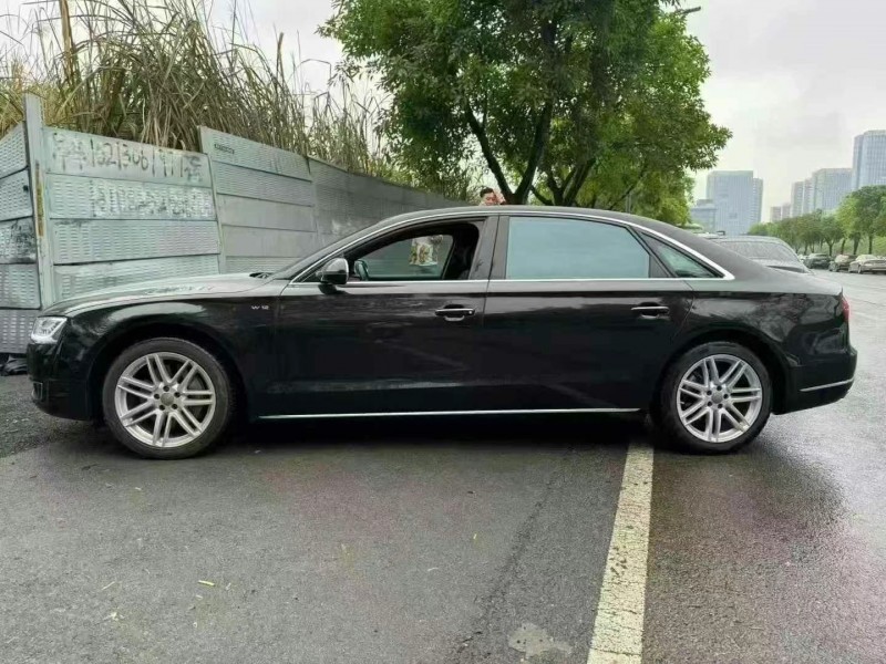 17年重庆市奥迪A8L
