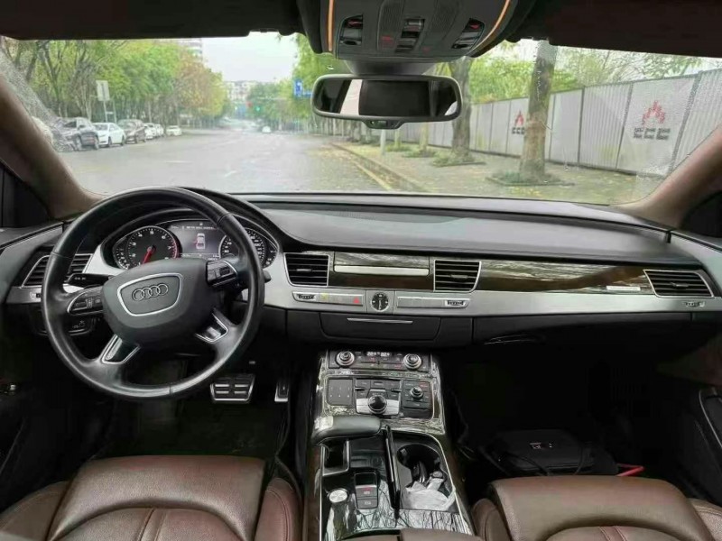 17年重庆市奥迪A8L