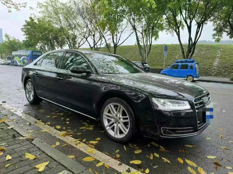 17年重庆市奥迪A8L