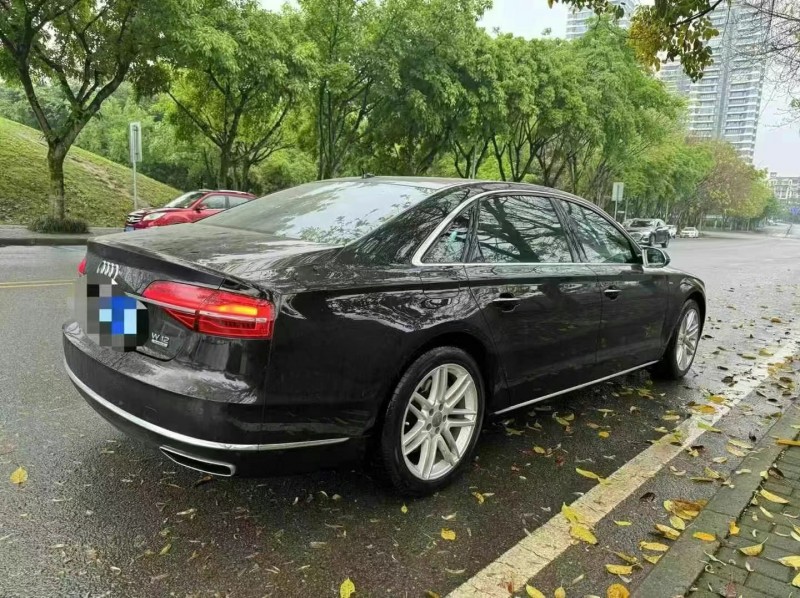 17年重庆市奥迪A8L