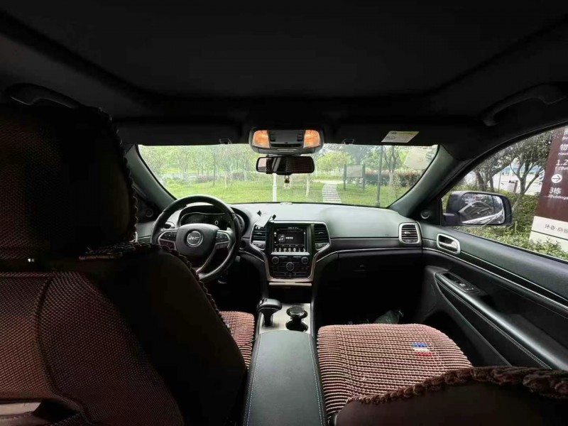 16年重庆市Jeep大切诺基