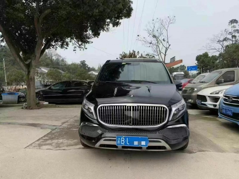 19年重庆市奔驰威霆