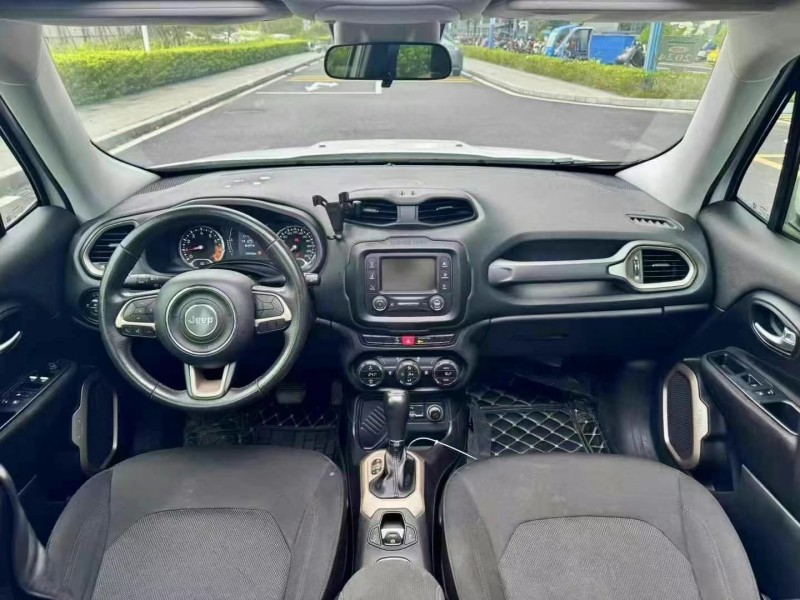 18年珠海Jeep自由侠