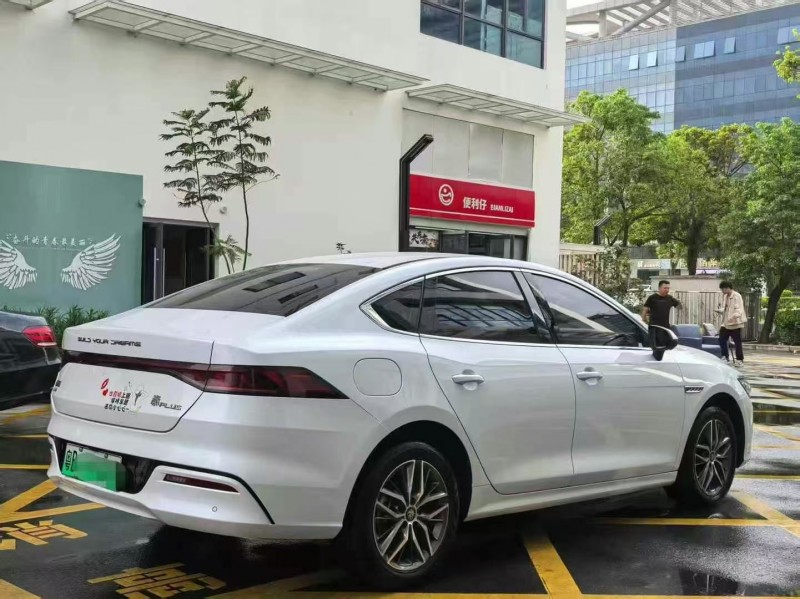 22年深圳比亚迪秦