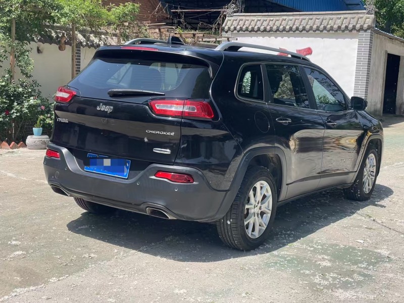17年济宁Jeep自由光