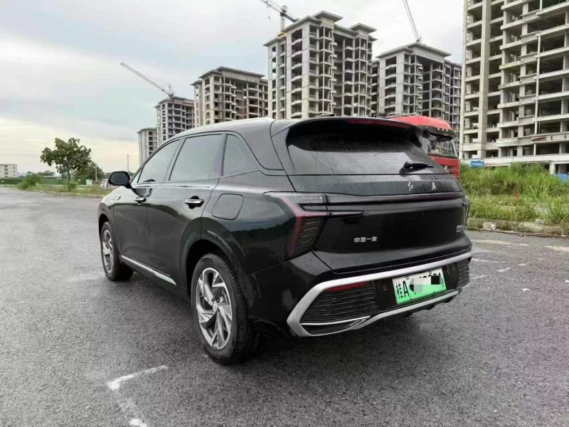 25年梧州红旗HS3