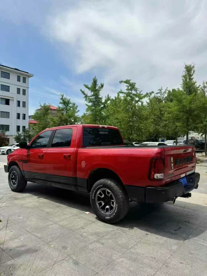 16年烟台道奇挑战者