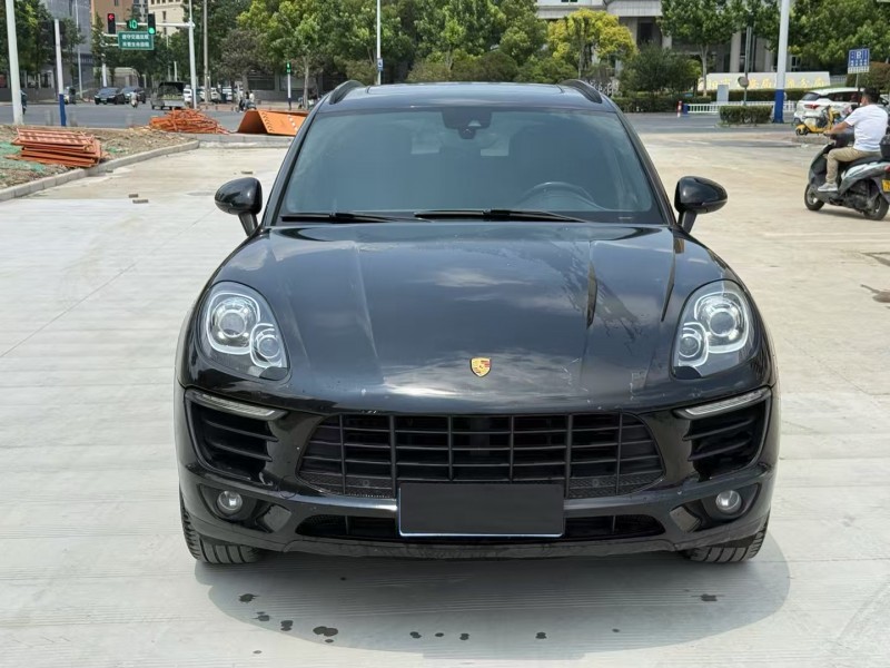 17年阜阳保时捷Macan