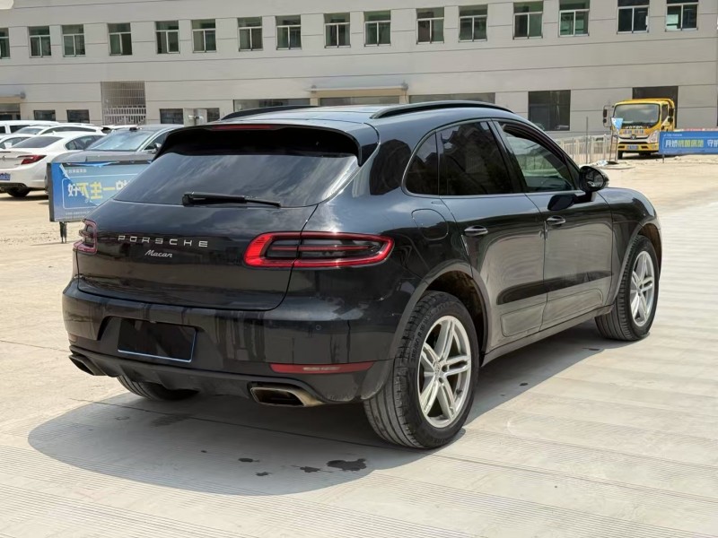 17年阜阳保时捷Macan
