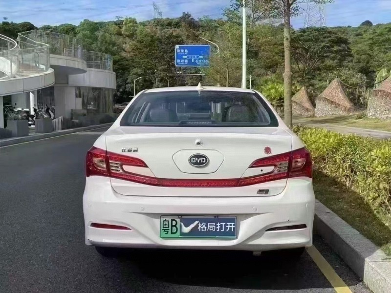 15年深圳比亚迪秦