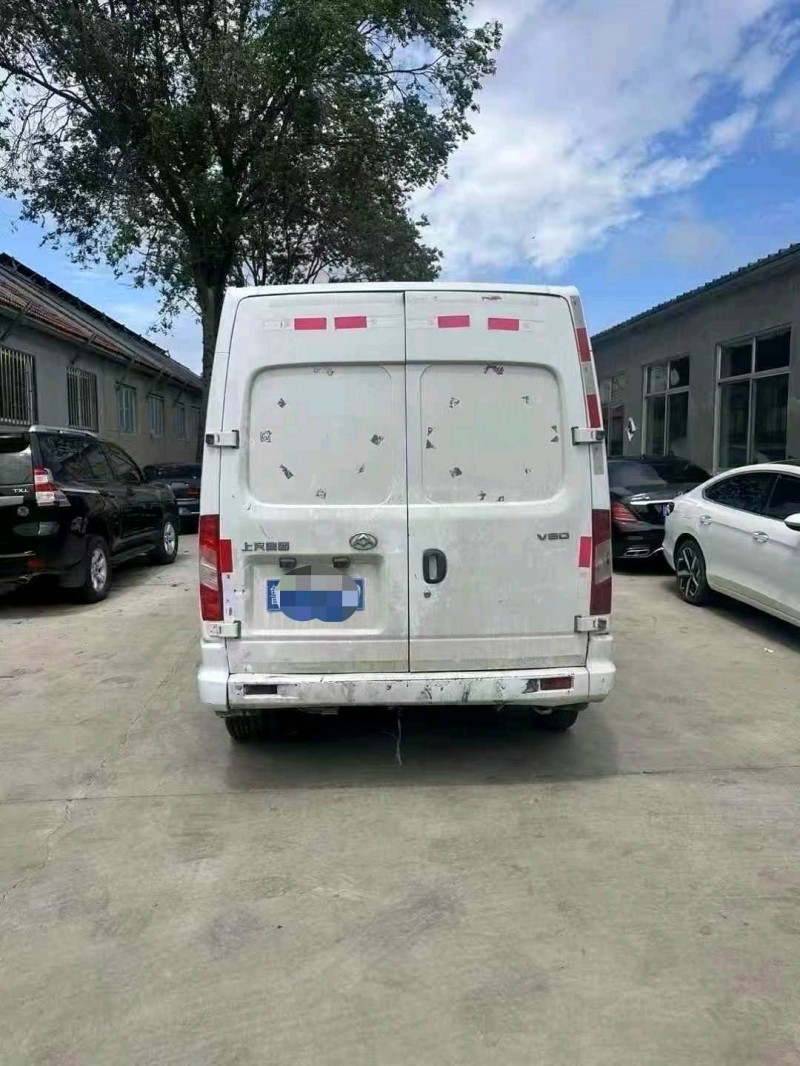 22年青岛大通V80