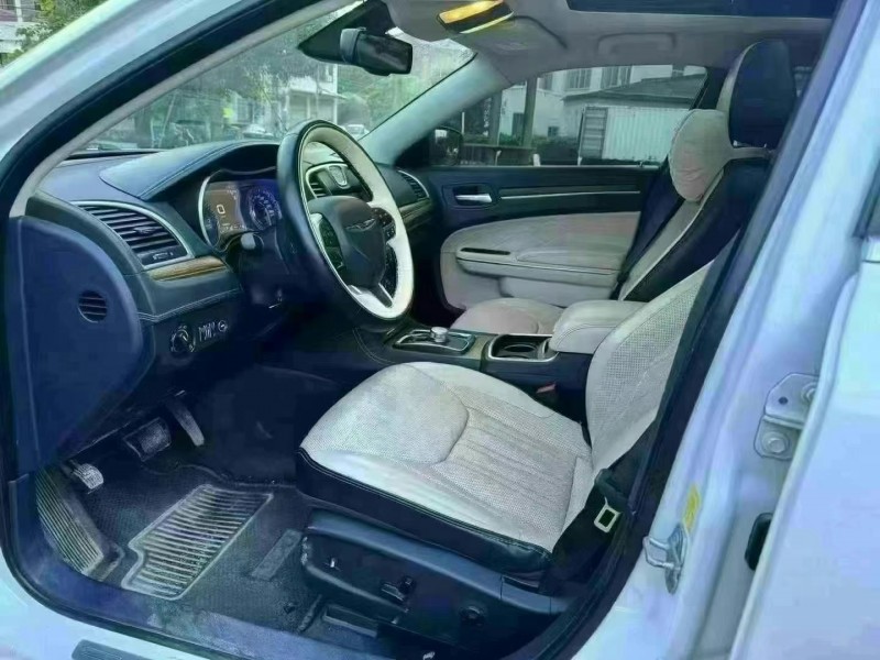 16年清远克莱斯勒300C
