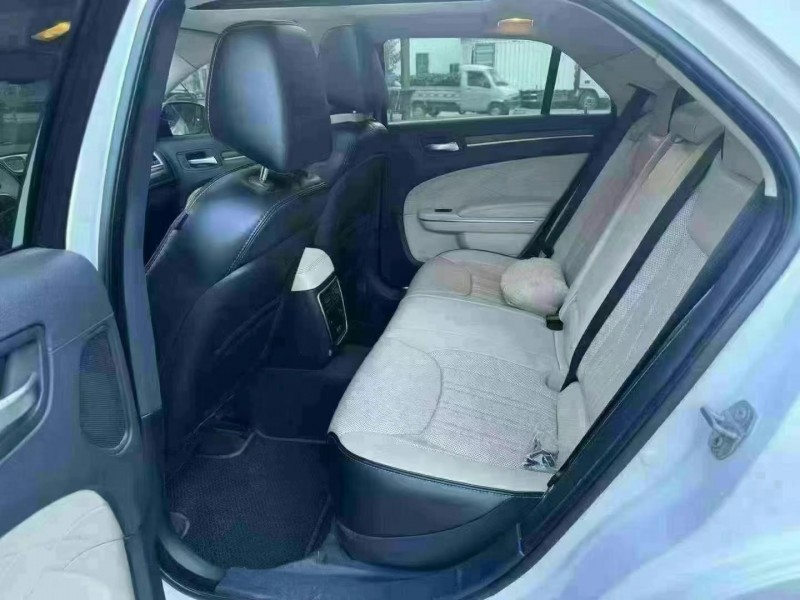 16年清远克莱斯勒300C