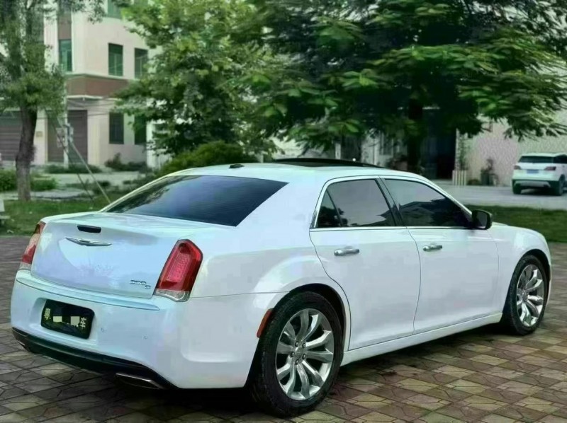 16年清远克莱斯勒300C