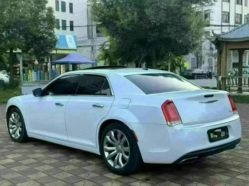 16年清远克莱斯勒300C