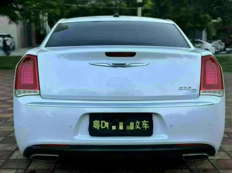 16年清远克莱斯勒300C