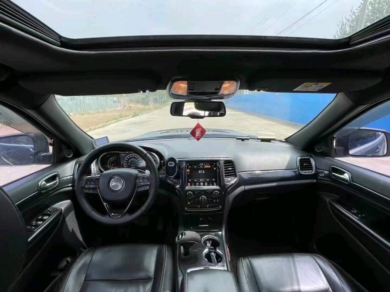 13年青岛Jeep大切诺基