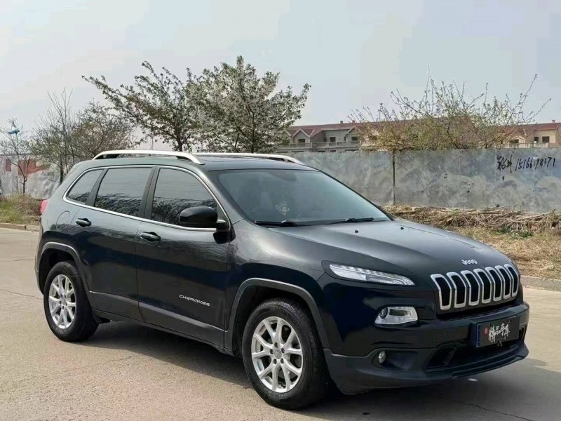 17年青岛Jeep自由光