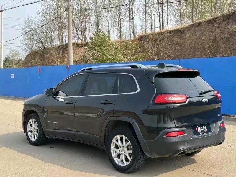 17年青岛Jeep自由光