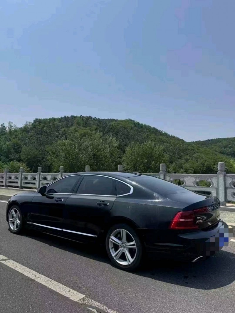 19年青岛沃尔沃S90
