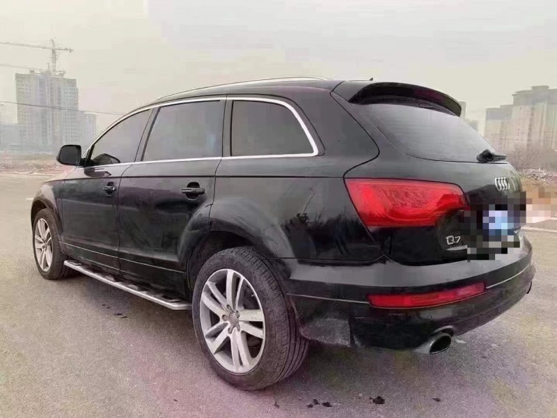 13年青岛奥迪Q7