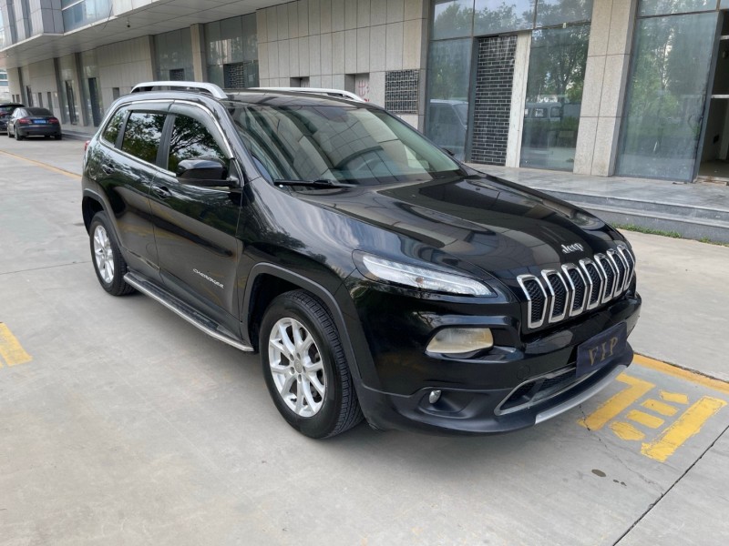 17年济宁Jeep自由光