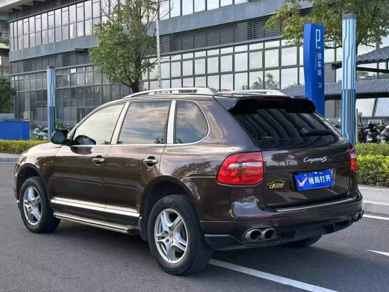 10年广州保时捷卡宴