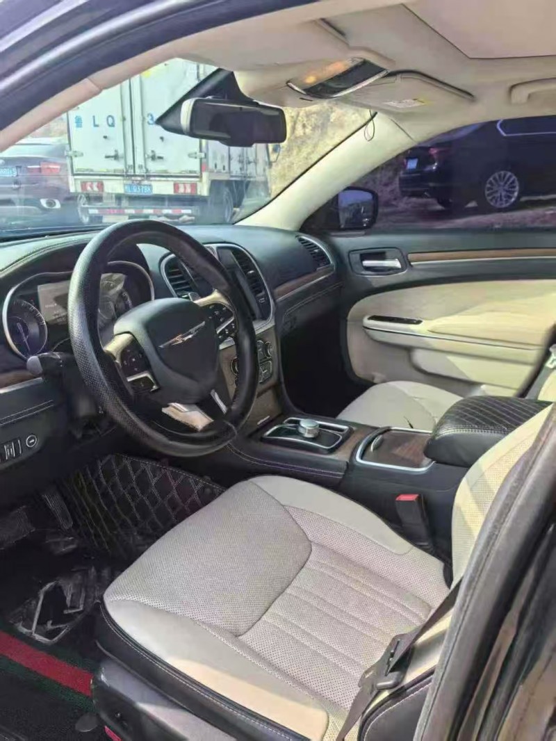 18年青岛克莱斯勒300C