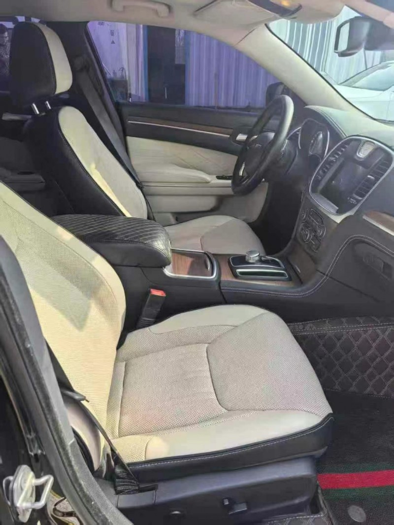 18年青岛克莱斯勒300C