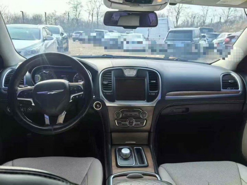 18年青岛克莱斯勒300C
