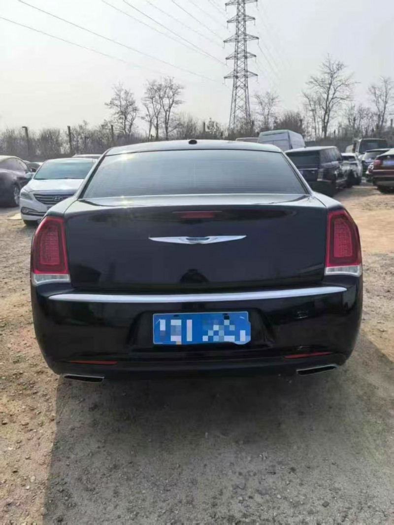 18年青岛克莱斯勒300C