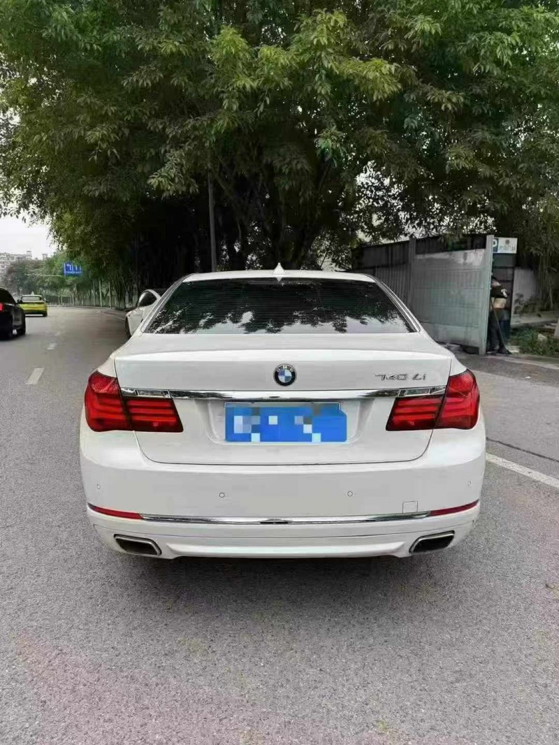 15年重庆市宝马7系