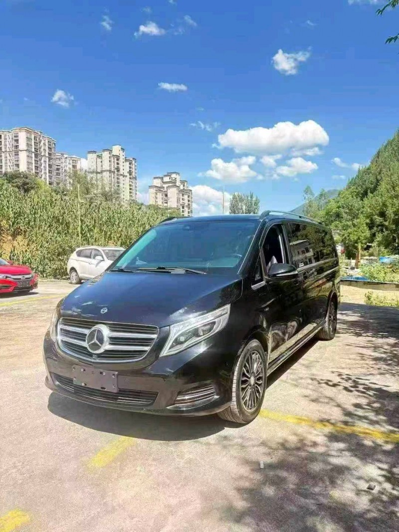 18年重庆市奔驰V