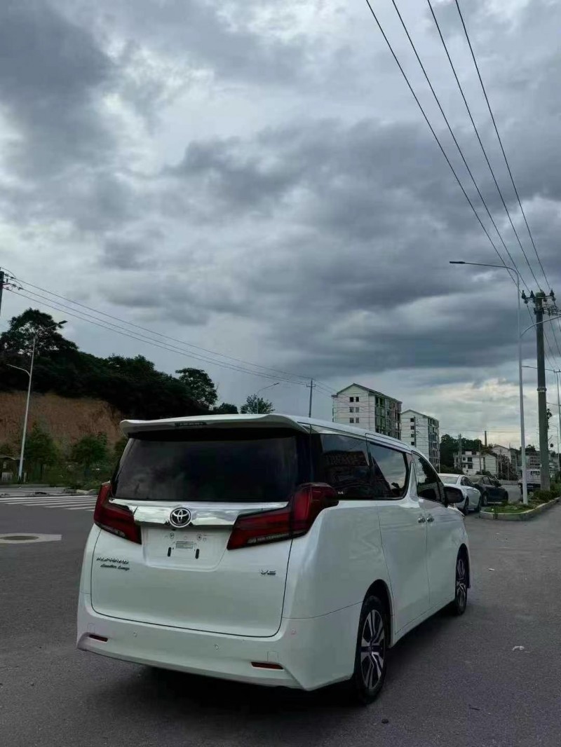 17年张家界丰田埃尔法