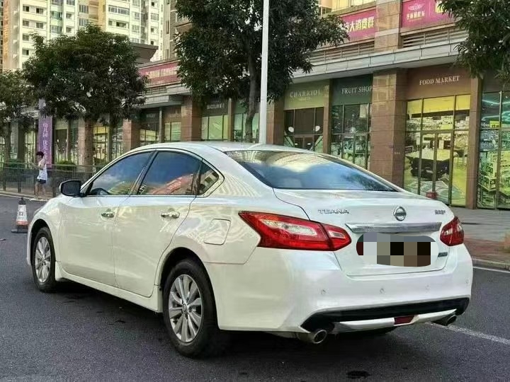18年东莞市日产天籁
